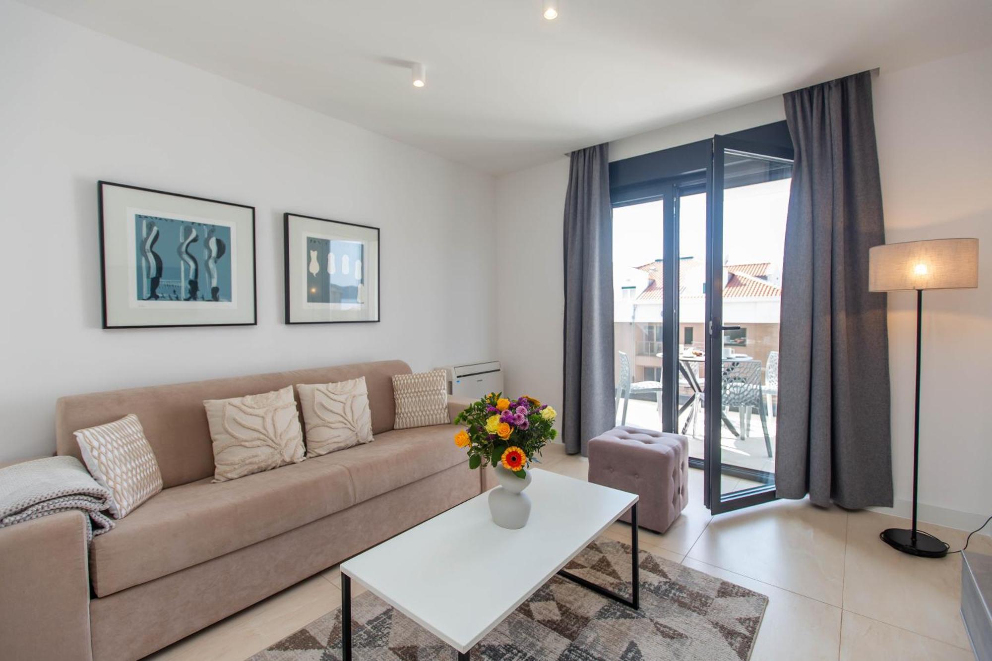 21 B Apartment *